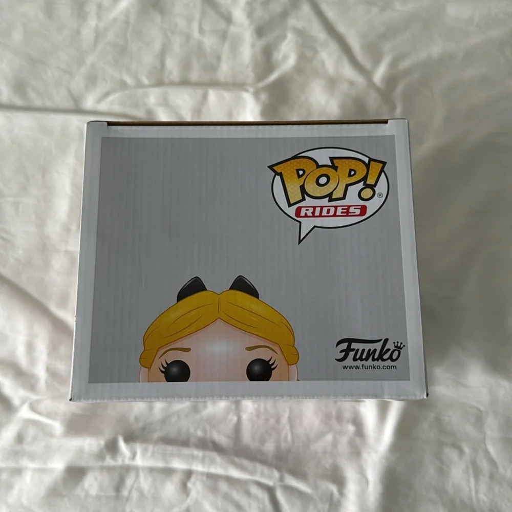 Funko Alice in Purple Teacup Vinyl Figure - Picture 6 of 6
